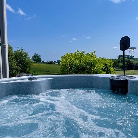 The Retreat, Sauna & Hot Tub, Charming & Cosy Gem 布兰德福德福鲁姆 外观 照片