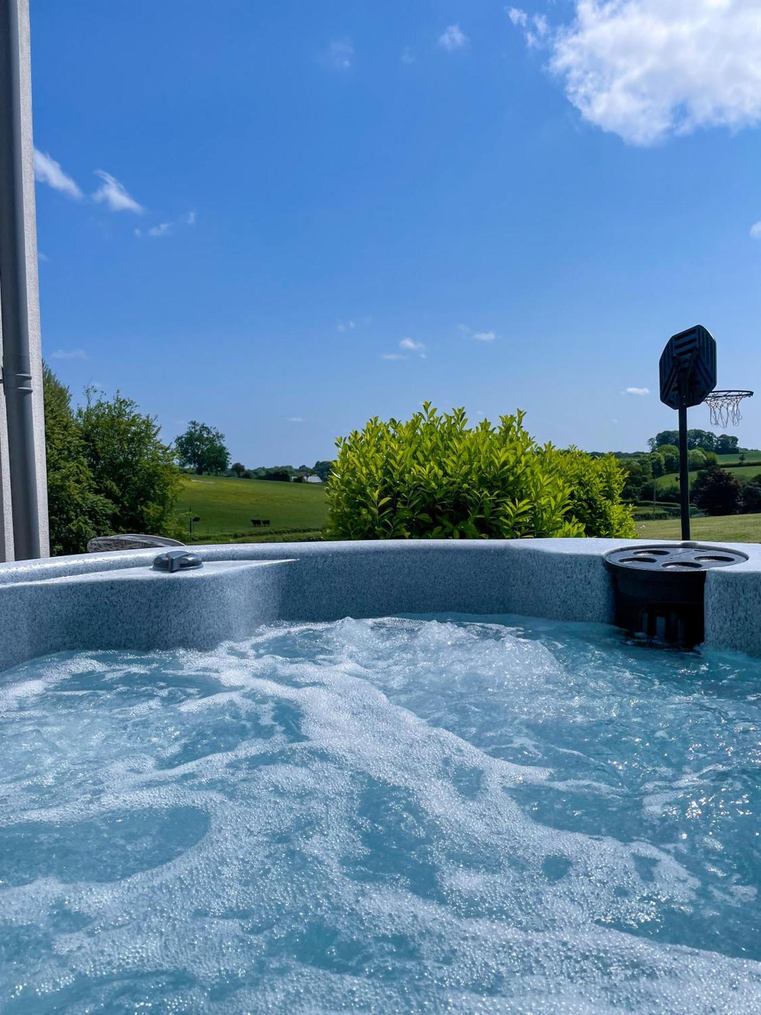 The Retreat, Sauna & Hot Tub, Charming & Cosy Gem 布兰德福德福鲁姆 外观 照片