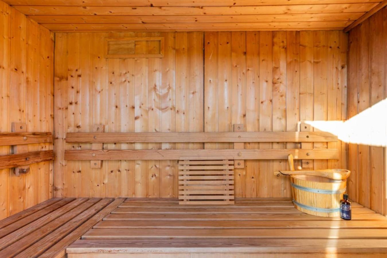 The Retreat, Sauna & Hot Tub, Charming & Cosy Gem 布兰德福德福鲁姆 外观 照片