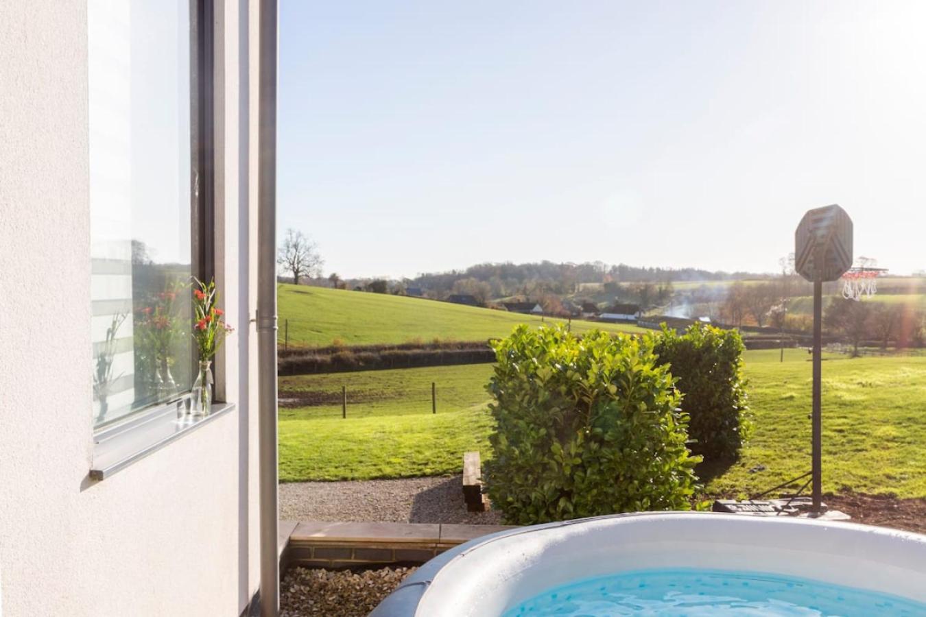 The Retreat, Sauna & Hot Tub, Charming & Cosy Gem 布兰德福德福鲁姆 外观 照片